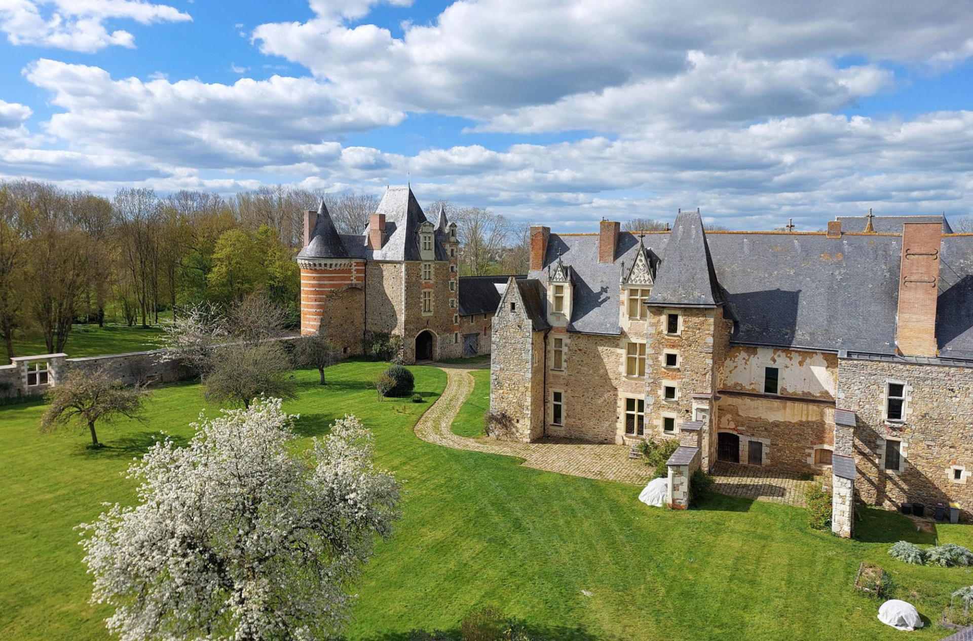 Château de Montiercolles - Sortie avec le trait d'union d'évron. Crédit photo : Chateau de Montiercolles