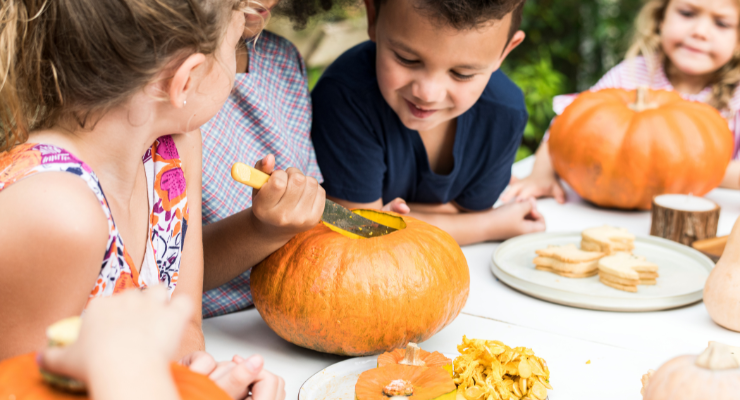 Préparation du repas d’halloween en famille au trait d’union d’évron